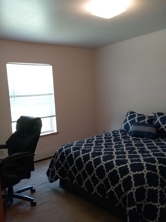 Building Photo - Great Newly Remodeled 3 bedroom 1 bath  no smoking