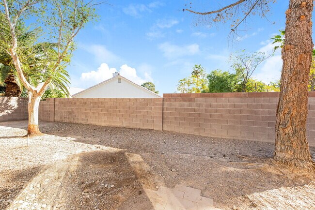 Building Photo - 4404 La Lima Ct