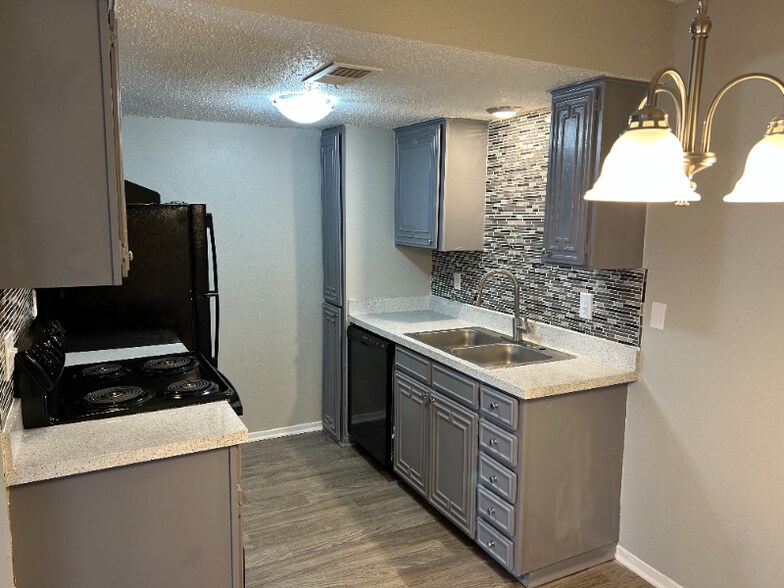 Building Photo - 3754 W Buckingham Rd