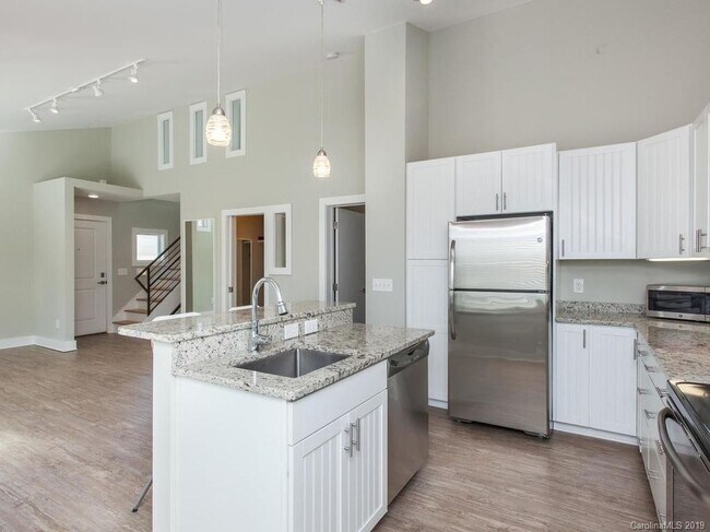 Building Photo - Modern Asheville Rental