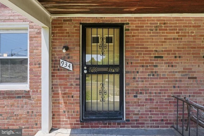 Building Photo - 934 Argonne Dr