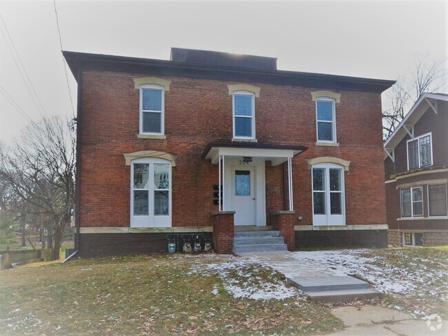 Building Photo - 204 Brown St