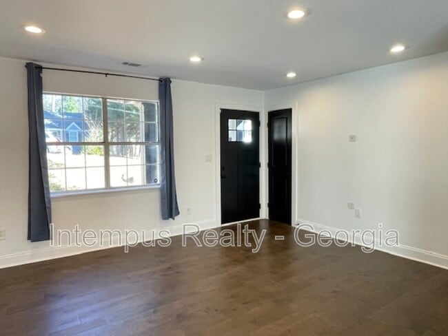 Building Photo - 2867 Joyce Ave