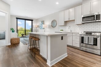 Building Photo - Waterford Bluffs