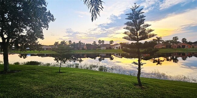 Building Photo - 585 Grand Canal Dr