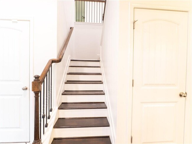 Building Photo - 4865 Alexandria Ave