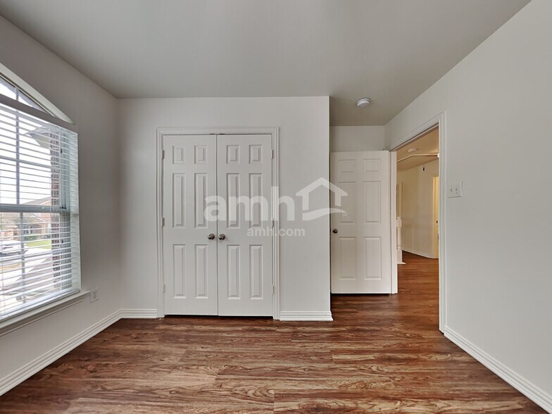 Building Photo - 8752 Lariat Cir