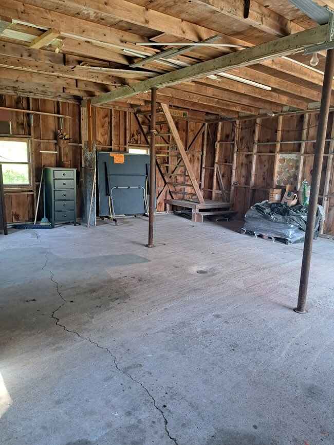 Building Photo - 921 Bremen Rd