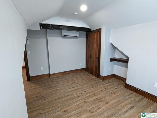 Building Photo - 136 S 8th St
