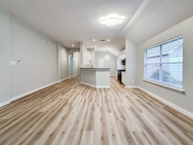 Building Photo - 27 Auburn Path Dr