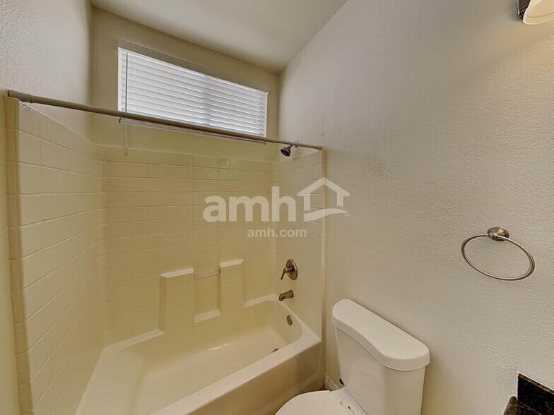 Building Photo - 1660 Encarta St