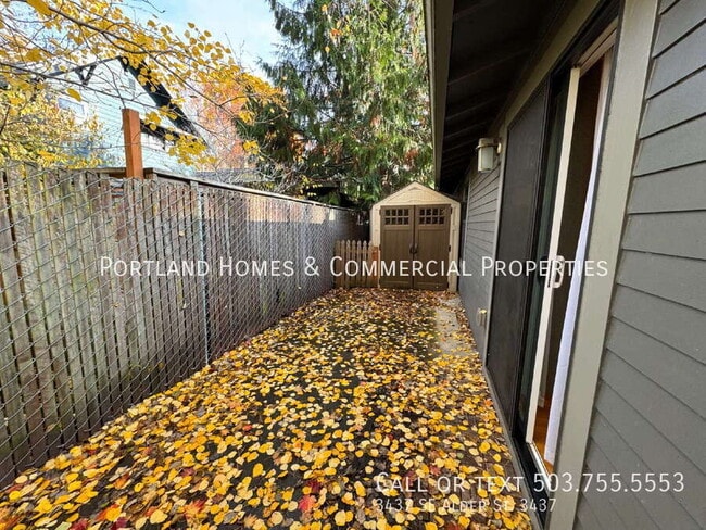 Building Photo - 3437 SE Alder St