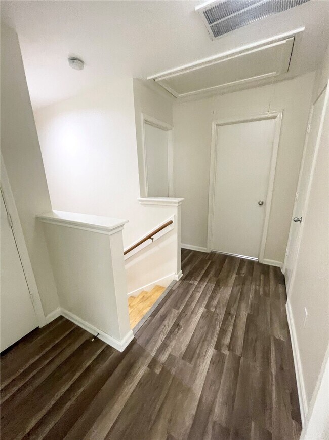 Building Photo - 8106 Sanders Forest Ct