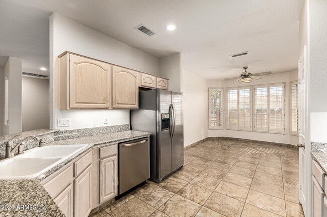 Building Photo - 14316 W Gunsight Dr