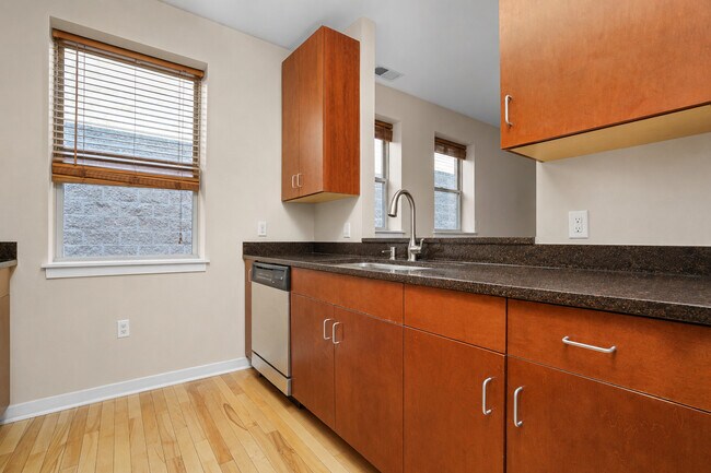 Building Photo - 1112 W Washburne Ave