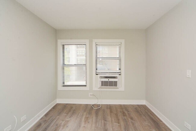 Building Photo - 508 W Belmont Ave