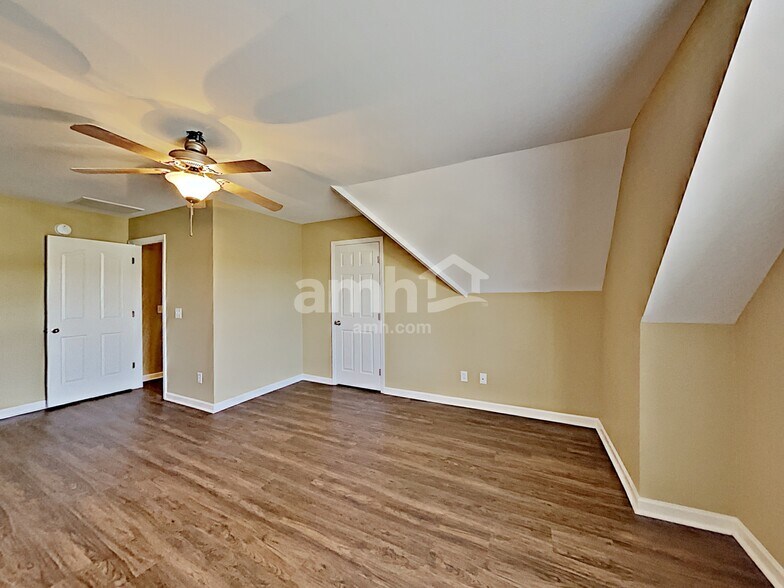 Building Photo - 5219 Cloister Dr