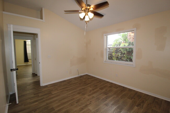 Building Photo - 2073 SW Capeador St