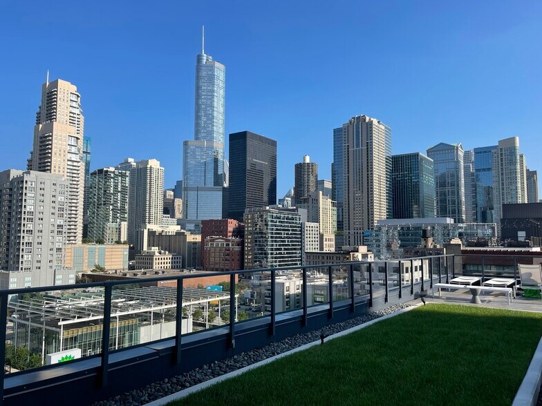 Building Photo - 680 N Lake Shore Dr