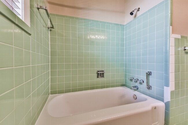 Building Photo - 5231 Willowbend Blvd