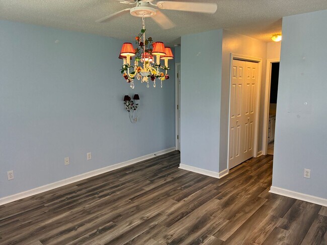 Building Photo - 3 Bedroom 2 Bath Home in Carolina Shores