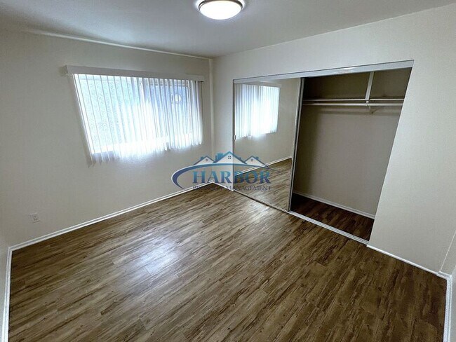 Building Photo - 672 W 12th St