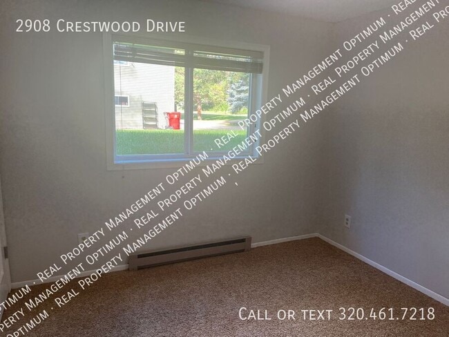 Building Photo - 2908 Crestwood Dr NE