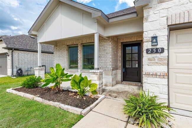 Building Photo - 250 Eagleville Dr