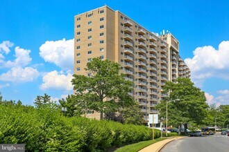 Building Photo - 1225 Martha Custis Dr
