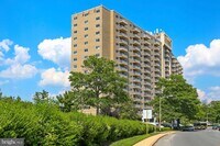 Building Photo - 1225 Martha Custis Dr
