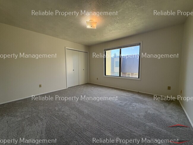 Building Photo - 691 N Fanning Ave