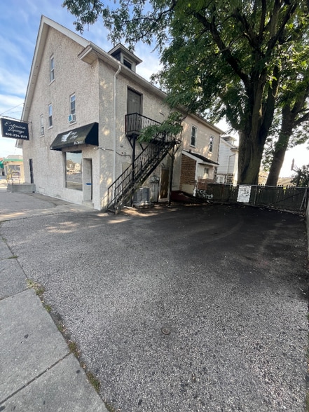 Building Photo - 6550 Market St