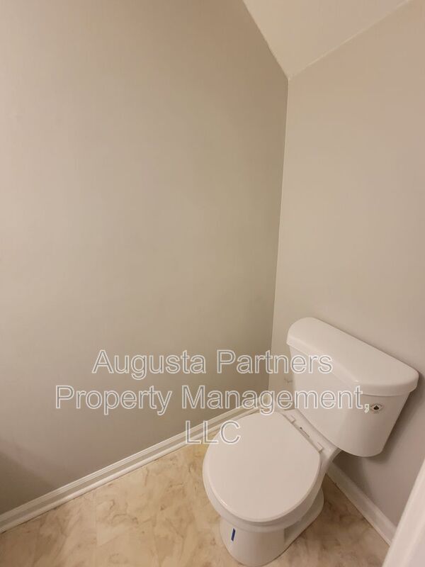 Building Photo - 3921 Miramar Dr Ext