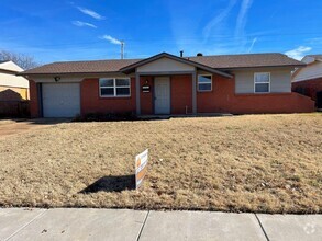 Building Photo - 3 bed one bath with Luxury Vinyl plank,  o...