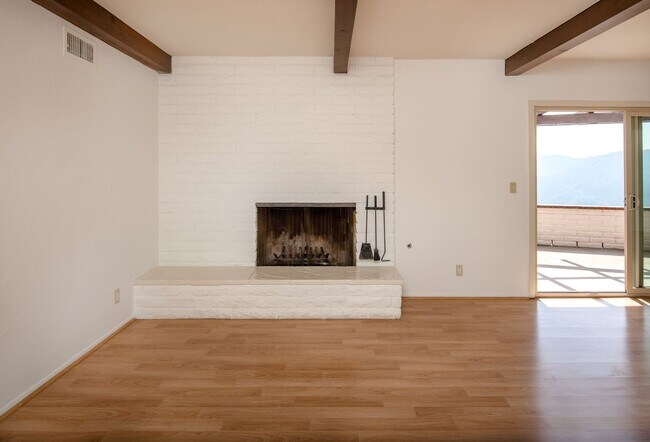 Building Photo - Home in La Crescenta Mountains