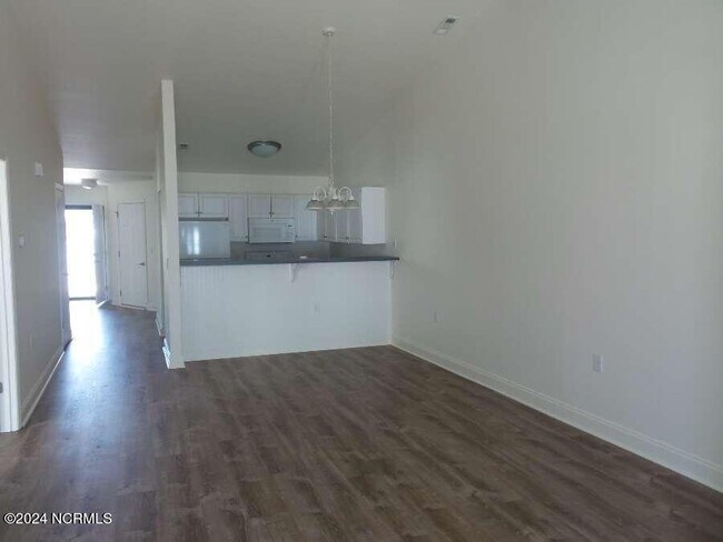 Building Photo - 100 Windchime Ct