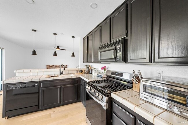 Building Photo - 2115 Oat Hill Ct