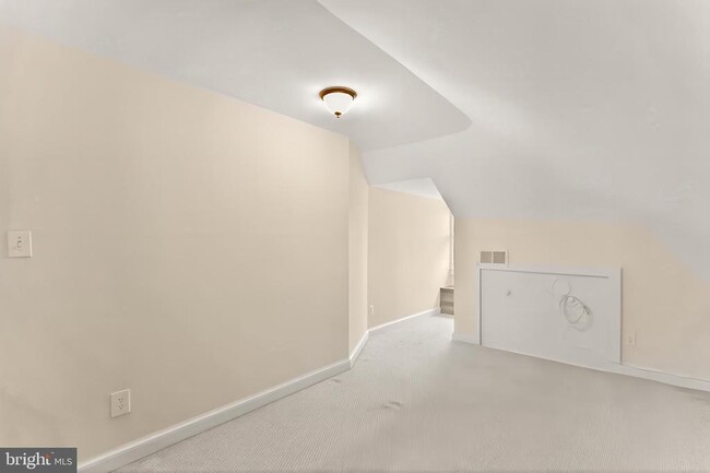 Building Photo - 718 S Washington St