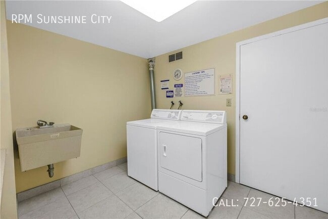 Building Photo - 4900 Brittany Dr S