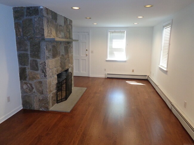Building Photo - 531 Hollow Tree Ridge Rd
