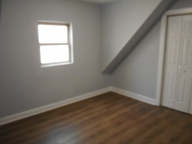 Building Photo - 3012 W Belmont Ave
