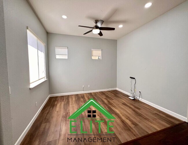 Building Photo - Stunning 4-Bedroom, 3.5-Bath Home