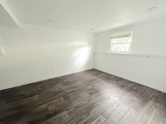 Building Photo - Nice Split Level in North Kansas City