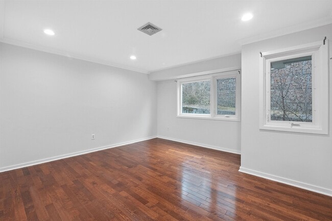 Building Photo - 18 Skyview Terrace