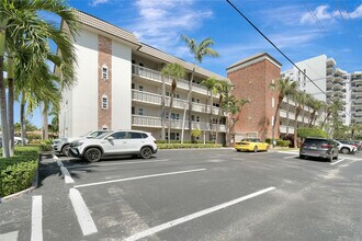 Building Photo - 3121 NE 51st St