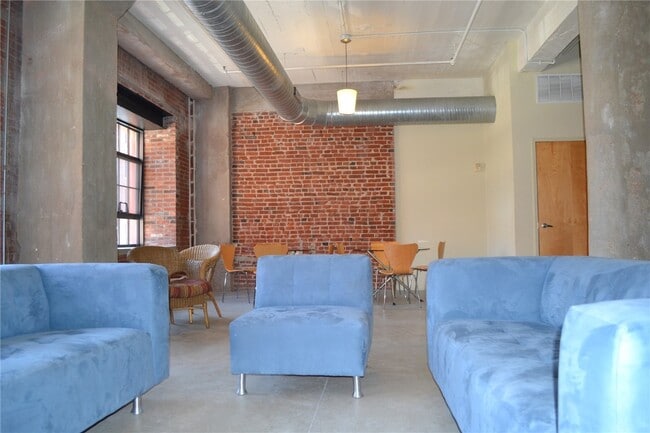 Building Photo - 1611 Locust St