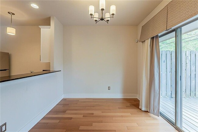 Building Photo - 13420 Lyndhurst St