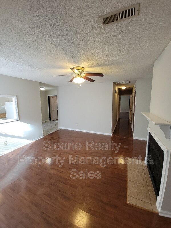 Building Photo - 212 Miami St