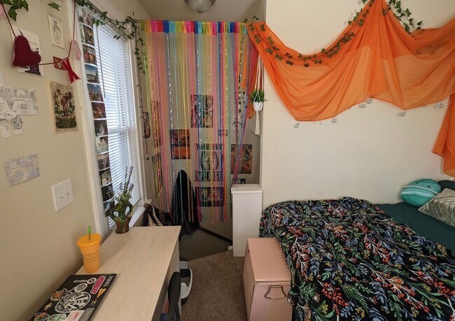 Building Photo - 2526 N Frederick Ave