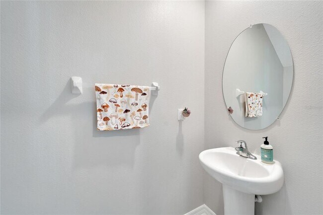 Building Photo - 403 Royal Empress Dr